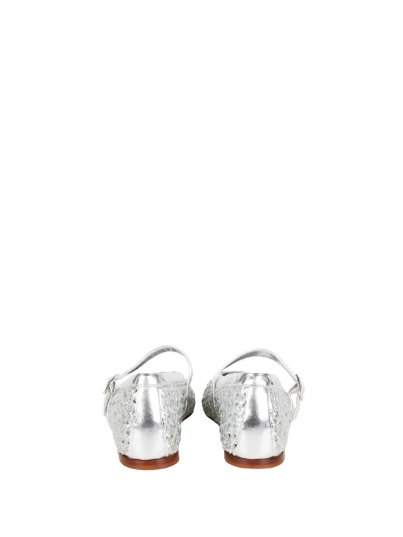 Flat shoes