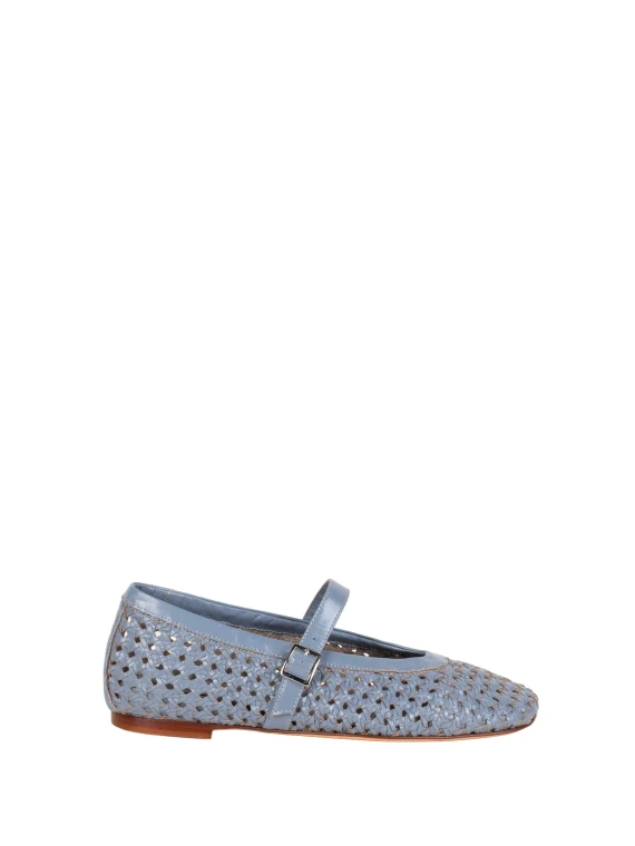 Flat shoes