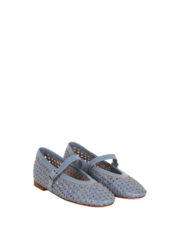 Flat shoes