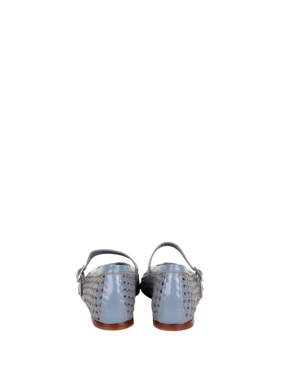 Flat shoes
