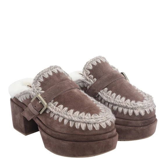 Zoccoli in pelle scamosciata marrone con plateau e fibbia MOU