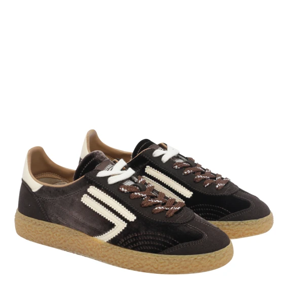 Xs Sneakers