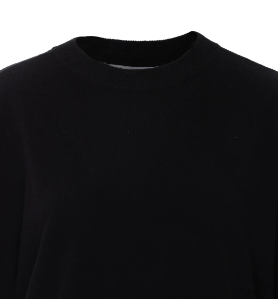 Completo nero con maglione girocollo e pantaloni a gamba dritta SOFT GOAT