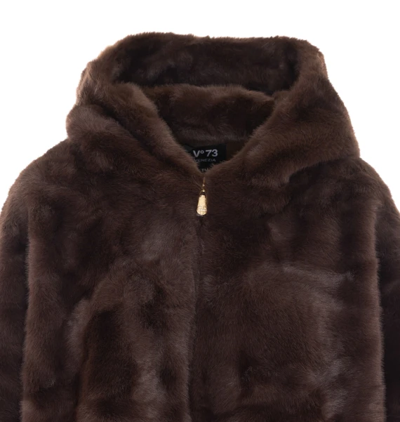 Giacca effetto pelliccia con cappuccio marrone scuro V°73