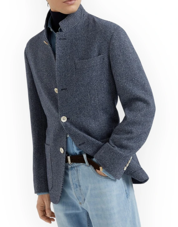 DESCRIZIONEI pregiati materiali Brunello Cucinelli elevano lo stile dell'outerwear, ispirato alle classiche giacche maschili. Lo