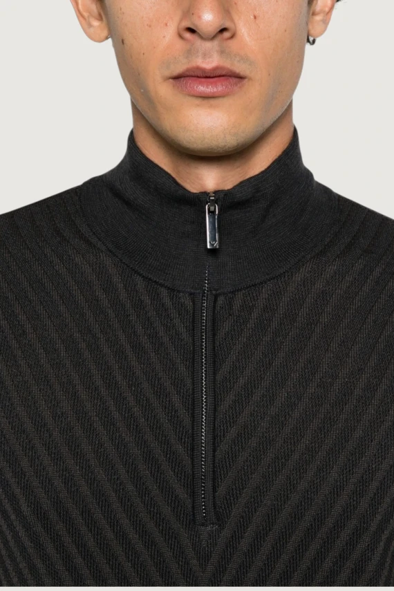 Maglione in lana vergine con collo alto e zip frontale EMPORIO ARMANI