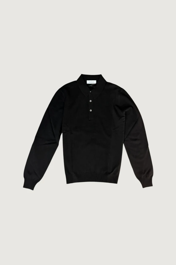 Pullover nero con collo a camicia