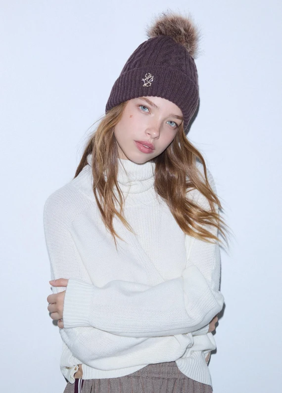 Cappello a cuffia a coste con pompon
