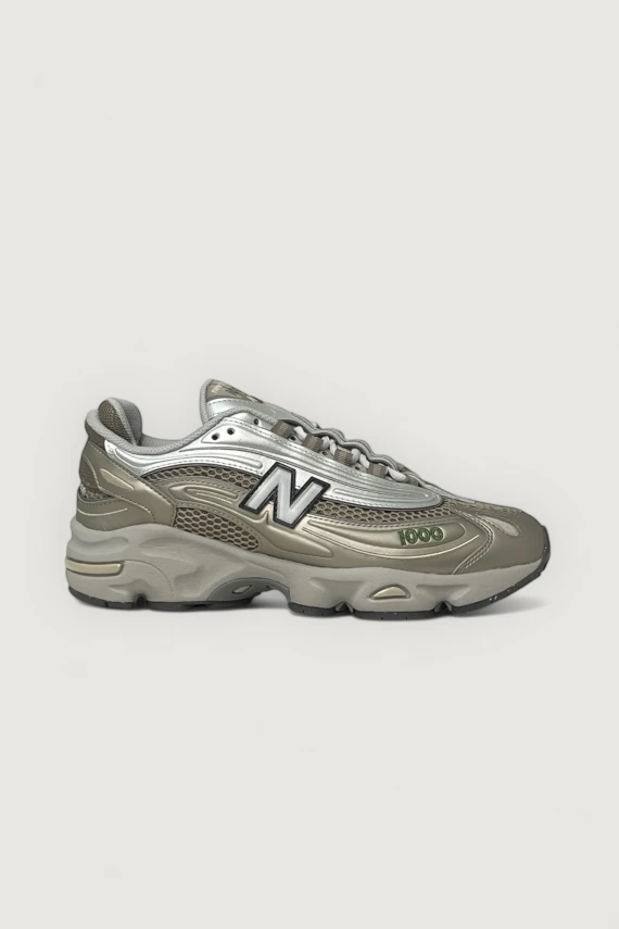 Sneaker bassa grigia in mesh e camoscio