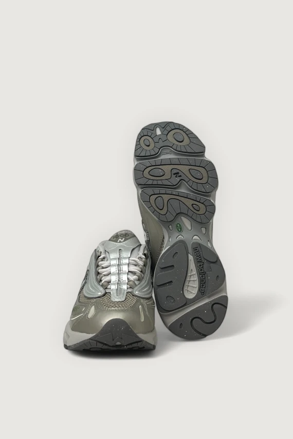 Sneaker bassa grigia in mesh e camoscio NEW BALANCE