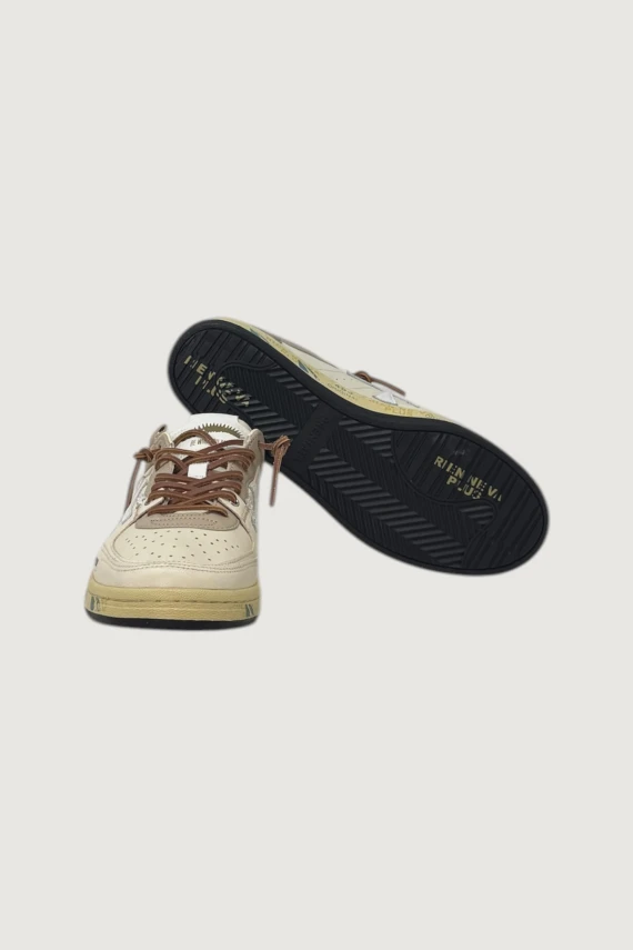 SNEAKER