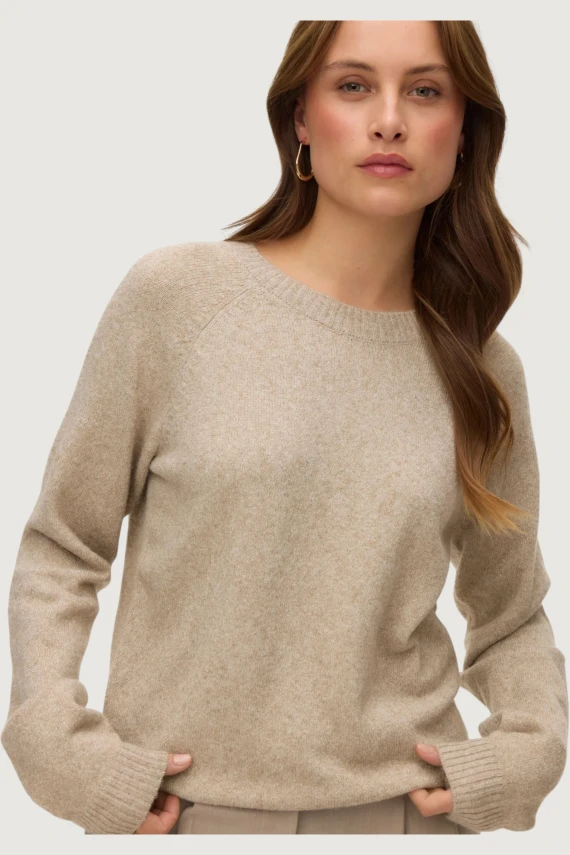 Pullover beige lavorato a maglia