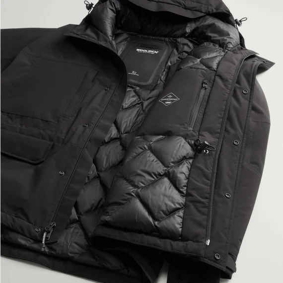 Parka Woolrich 0972 in tessuto gore-tex nero