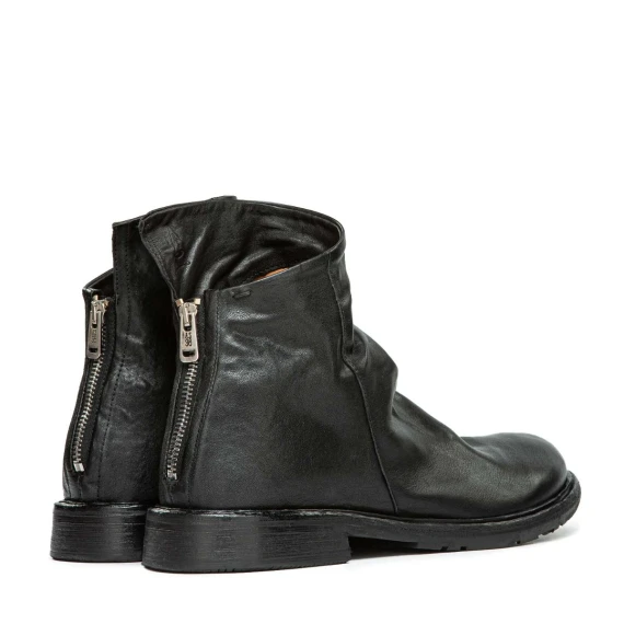 biker ROGER in pelle nera