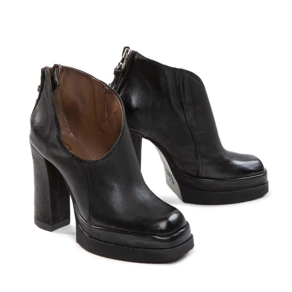 accollato VIVENT in pelle nera