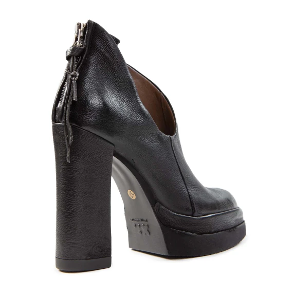 accollato VIVENT in pelle nera