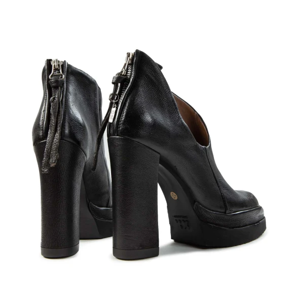 accollato VIVENT in pelle nera