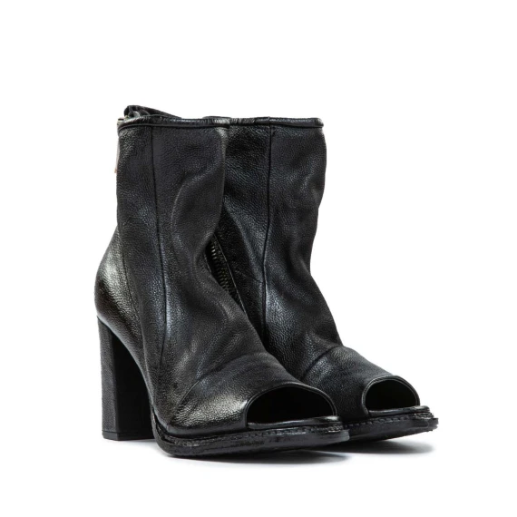 stivaletto spuntato BASILE in pelle nera