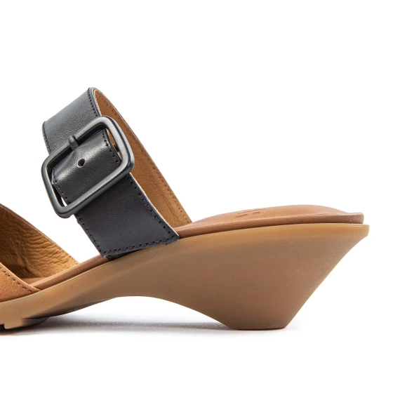 sabot toe leather buckle black