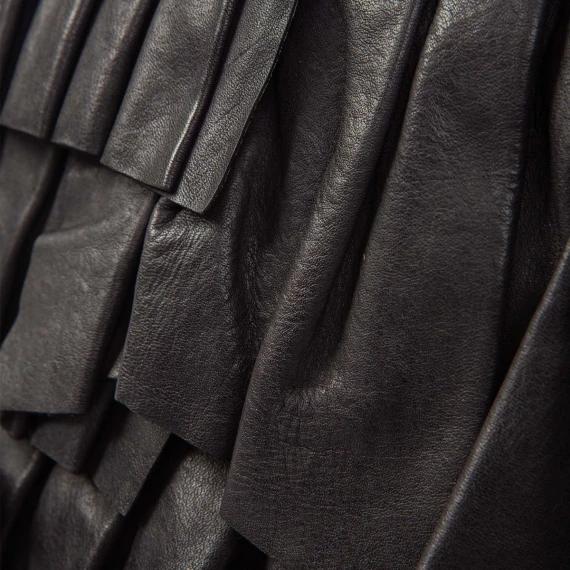 shopper piccola con rouches in pelle nera