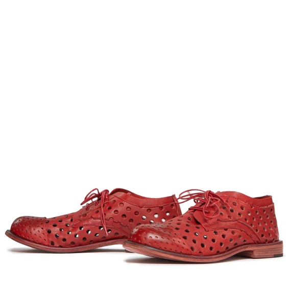 stringata in pelle forata rossa