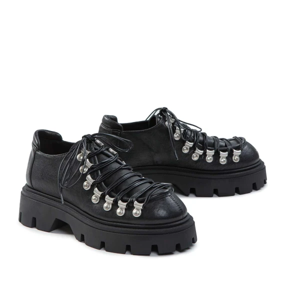 stringata pedula in pelle nera