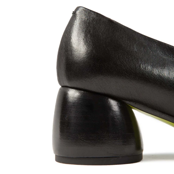 decollete con tacco tondo in pelle nera