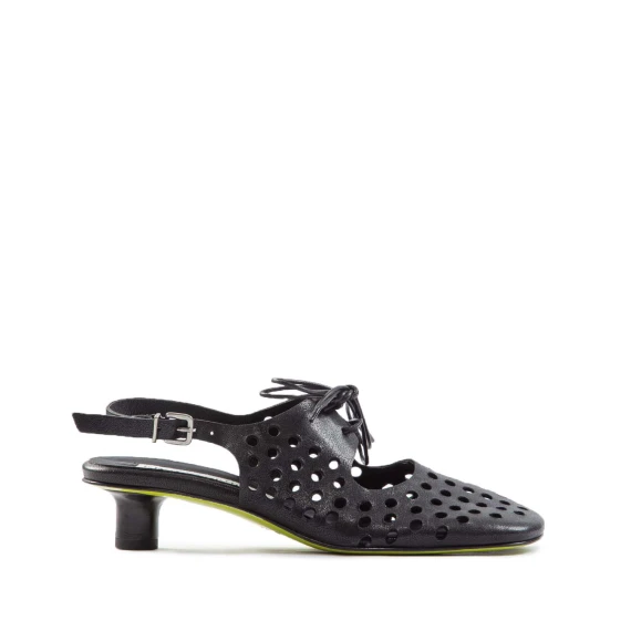 chanel lacci forata in pelle nera