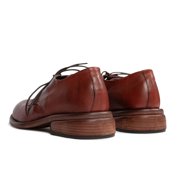 stringata in pelle ruggine