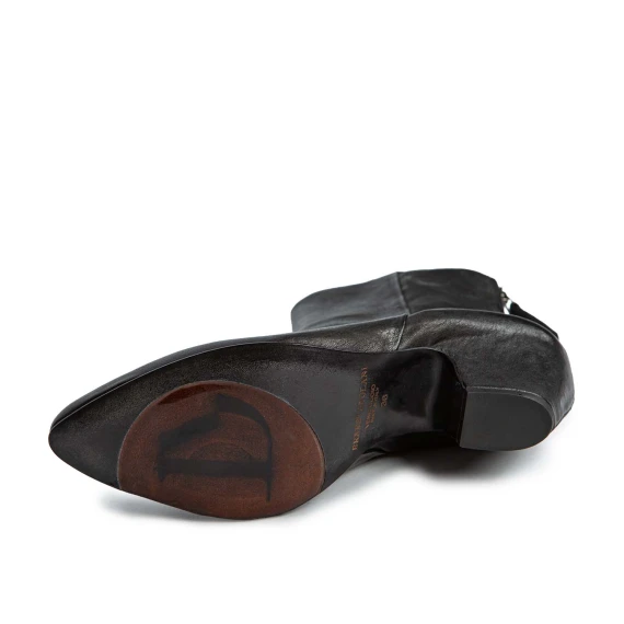 black pipe cap