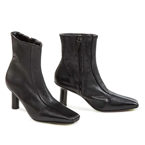 MOLLY black leather ankle boots