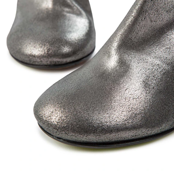 VITTORIA ankle boots with a cylindrical heel in laminated leather