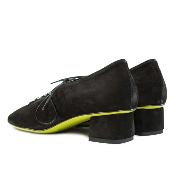 stringata con tacco in camoscio nero