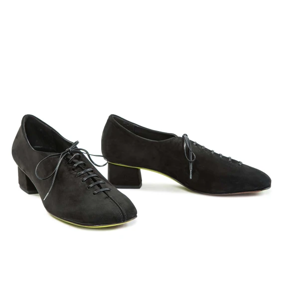 stringata con tacco in camoscio nero