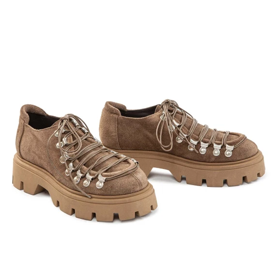 pedula stringata in camoscio beige