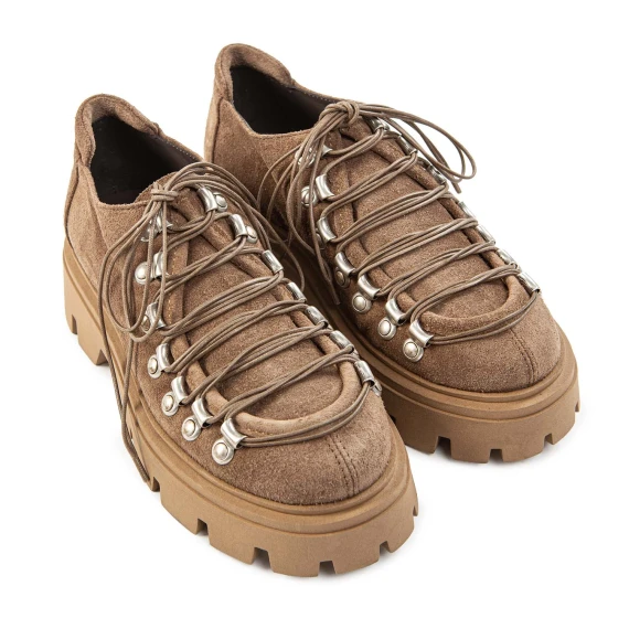 pedula stringata in camoscio beige