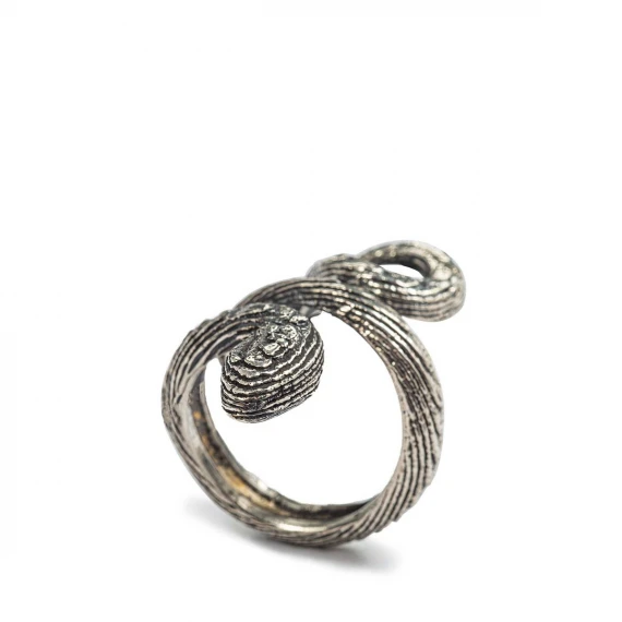 anello con serpente in argento