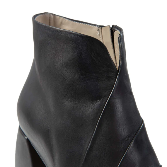 accollato in pelle nera