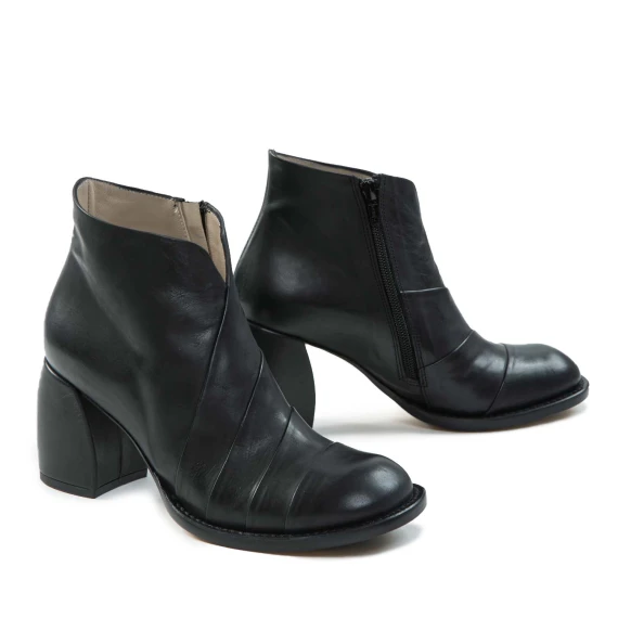 accollato in pelle nera