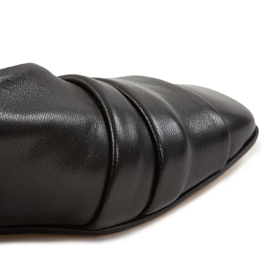 mocassino con scollo laterale in pelle nera