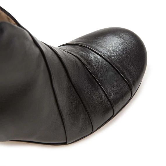 accollato con tacco a cono in pelle nera