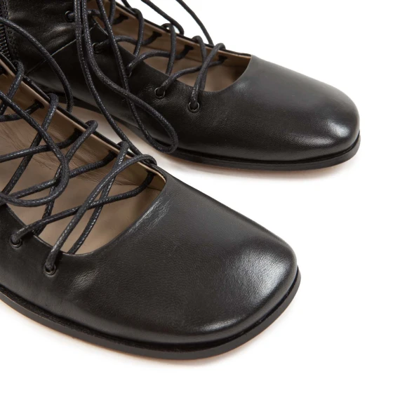 tronchetto con lacci in pelle nera