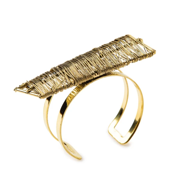 bracciale rigido oro con dettagli metallici
