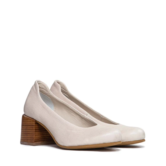 Cream round-toe pumps manuel costa