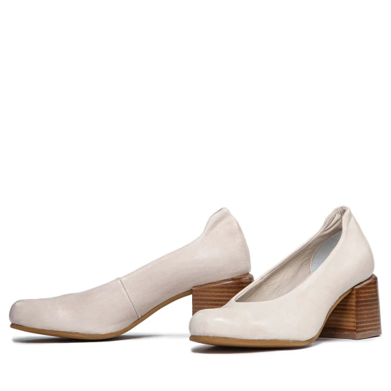 Cream round-toe pumps manuel costa