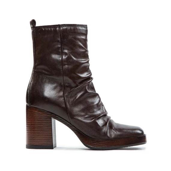 Mocha-colored leather ankle boots with a heel and platform mjus