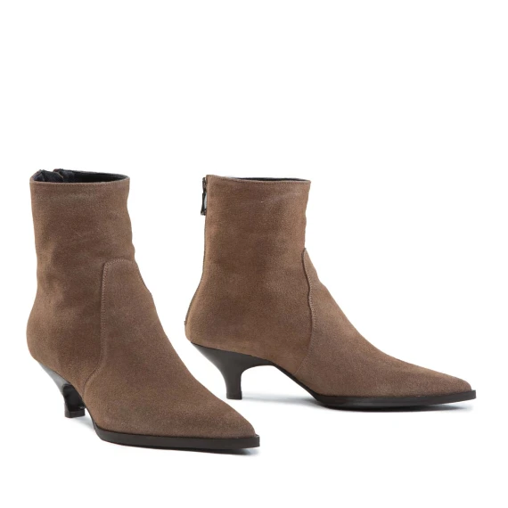 tronchetti in camoscio taupe con tacco a rocchetto