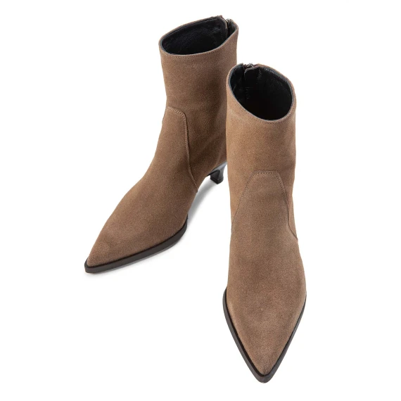 tronchetti in camoscio taupe con tacco a rocchetto