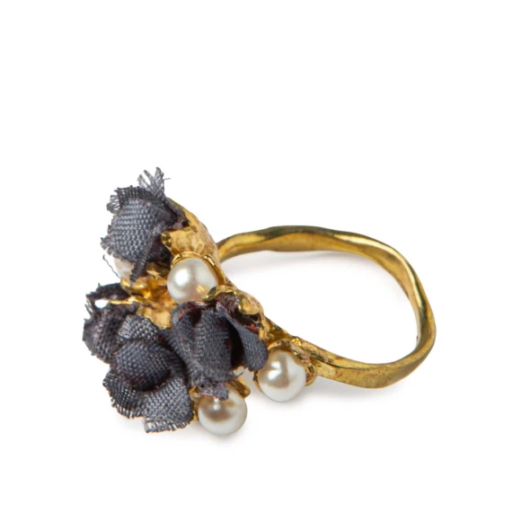 anello fiori grigi