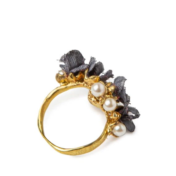 anello fiori grigi